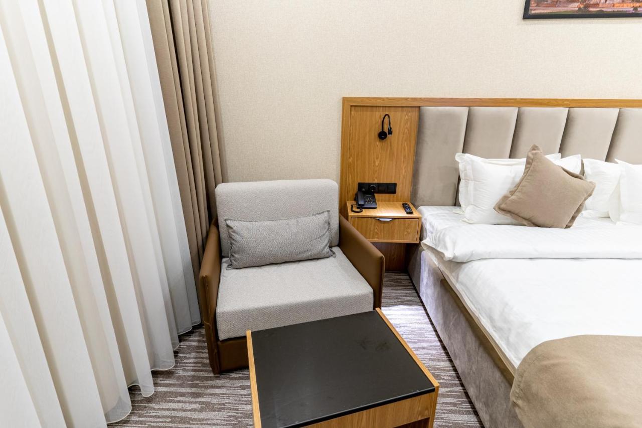 Mirzo Hotel Tashkent Exterior photo